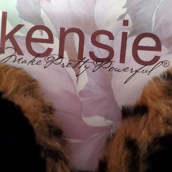 Kensie Leopard Print Soft Fuzzy Memory Foam Slippers 9 - Picture 7 of 11